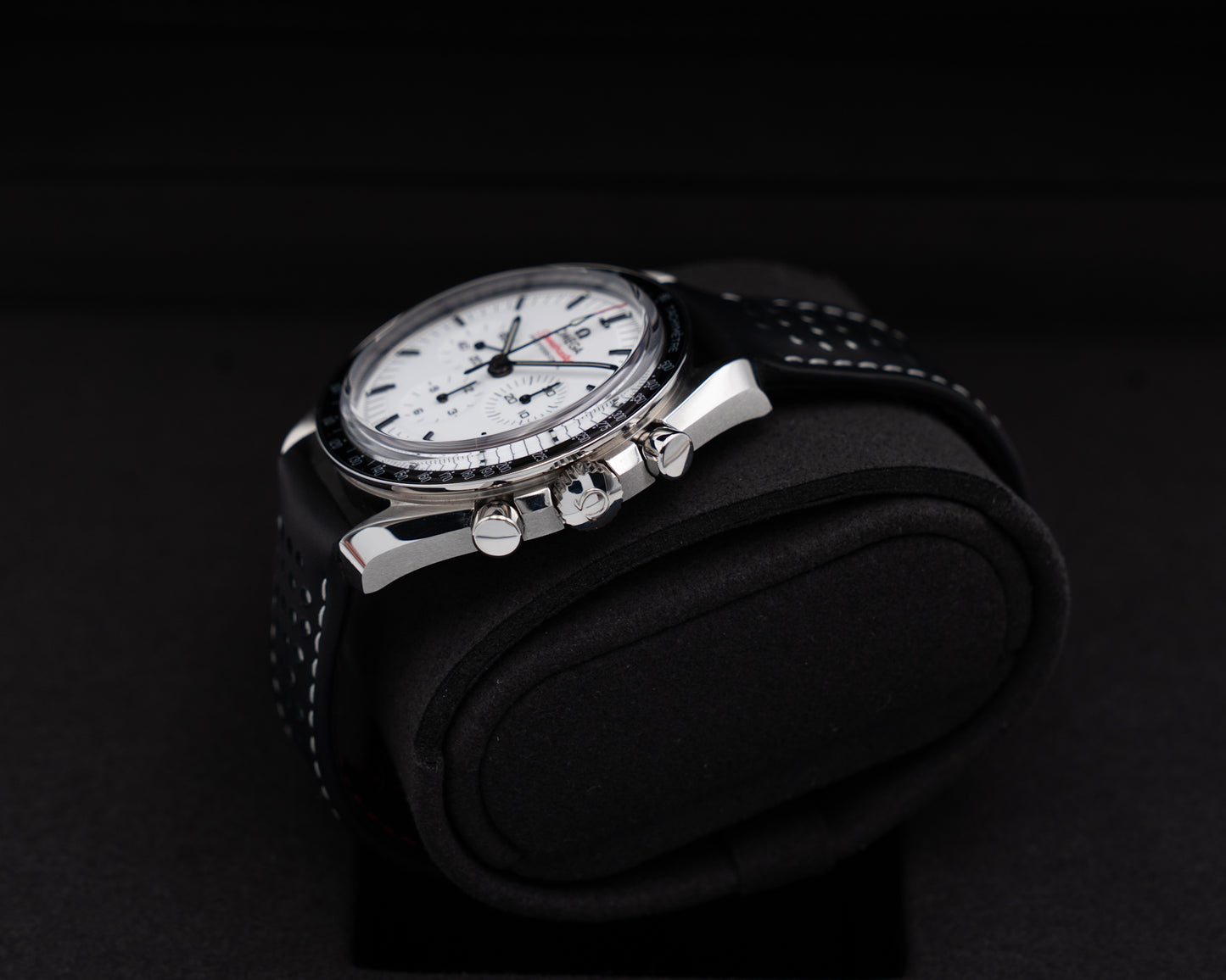Omega Speedmaster Moonwatch Professional 42mm 310.32.42.50.04.002 White Dial Leather Strap Open Date