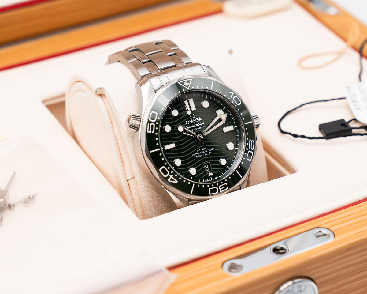 Omega Seamaster Diver 300M 42mm 210.30.42.20.10.001 Green Seaweed On Bracelet 2023