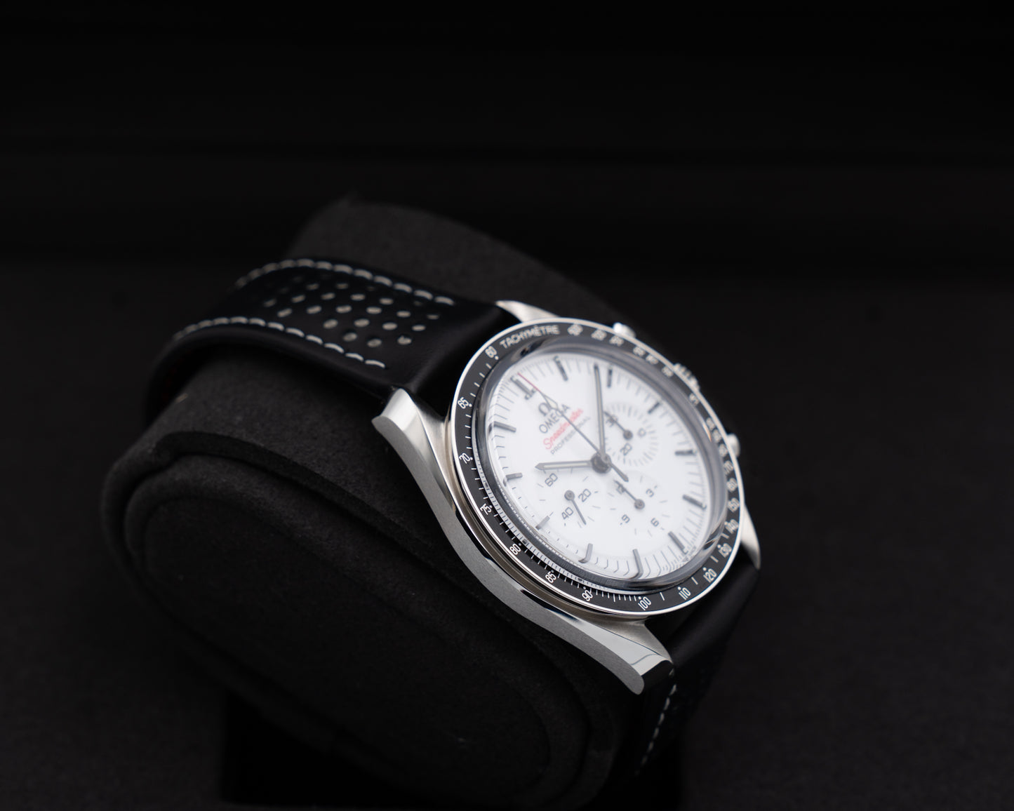 Omega Speedmaster Moonwatch Professional 42mm 310.32.42.50.04.002 White Dial Leather Strap Open Date