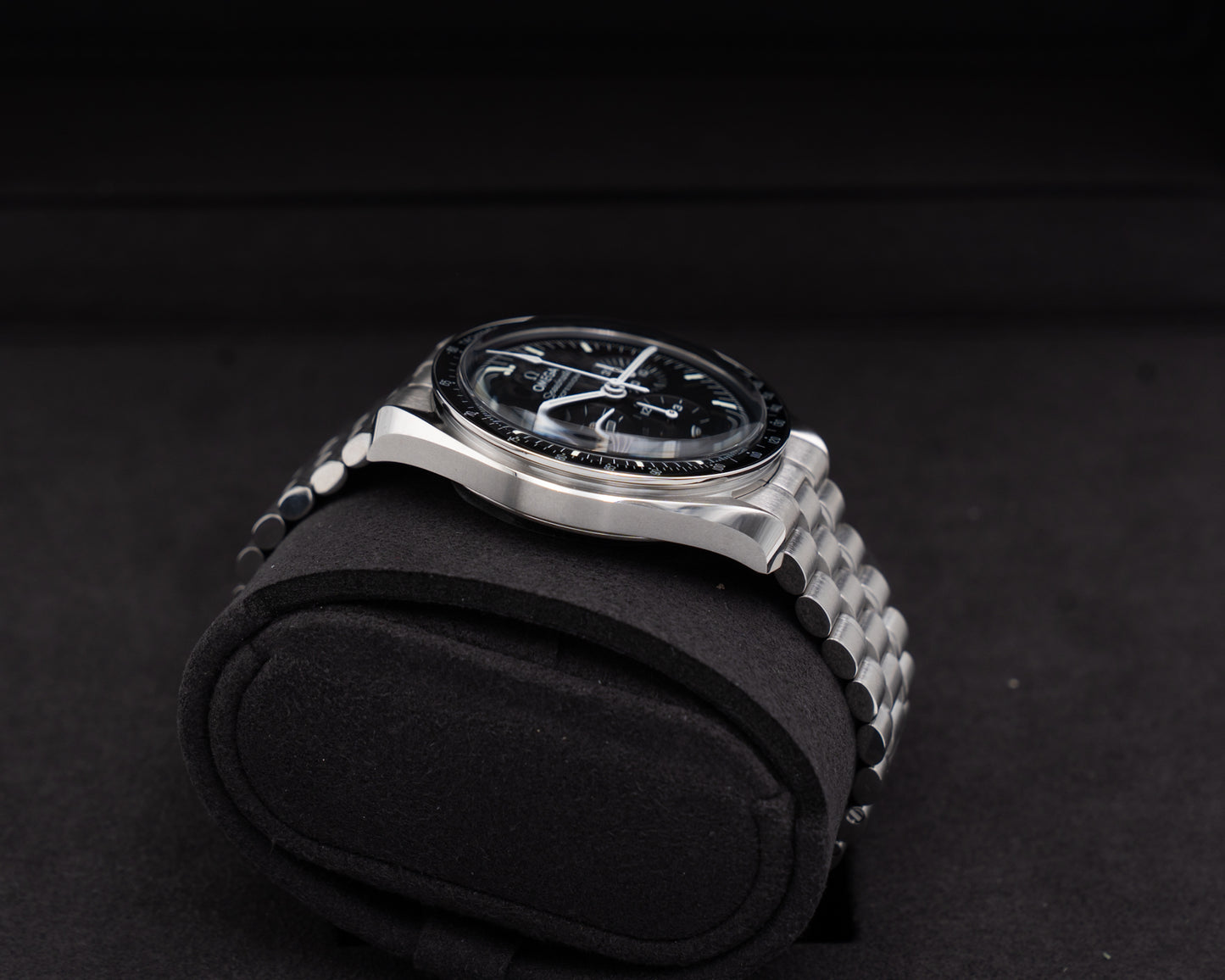 UNWORN STICKERED Omega Speedmaster Moonwatch 42mm 31030425001001 Hesalite Black dial 2026