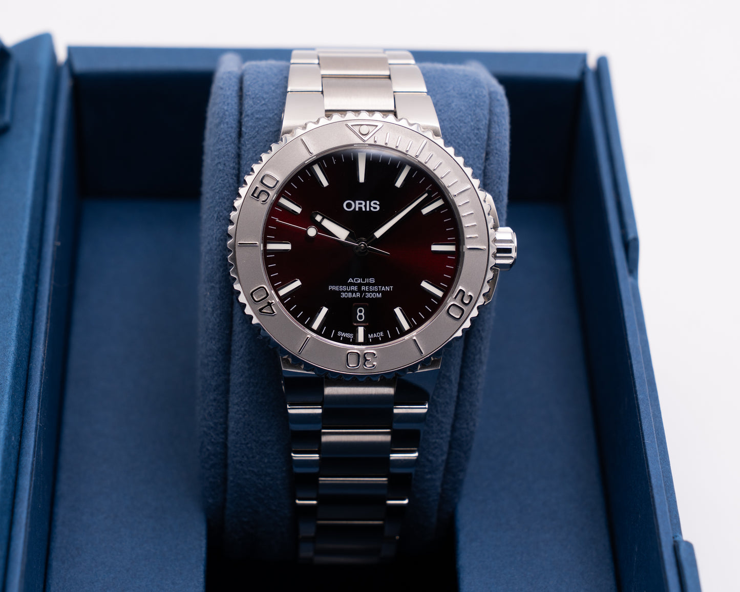 Oris Aquis Date Relief 41.5mm Cherry Red Dial Stainless Steel