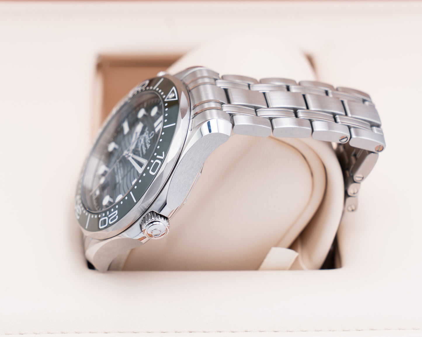 UNWORN  Omega Seamaster Diver 300M 42mm 210.30.42.20.10.001 Green "Seaweed" 2026