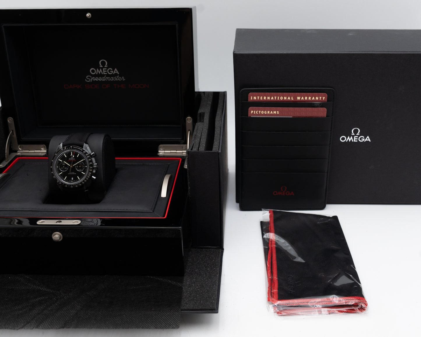 UNWORN Speedmaster Moonwatch 311.92.44.51.01.003 Dark Side of the Moon Ceramic