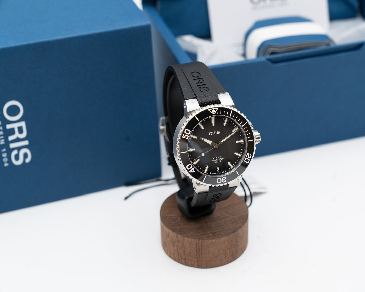 Oris Aquis Date Cal. 400 41.50mm 01 400 7769 4154-07 Black on Rubber ( $3,700 Retail )