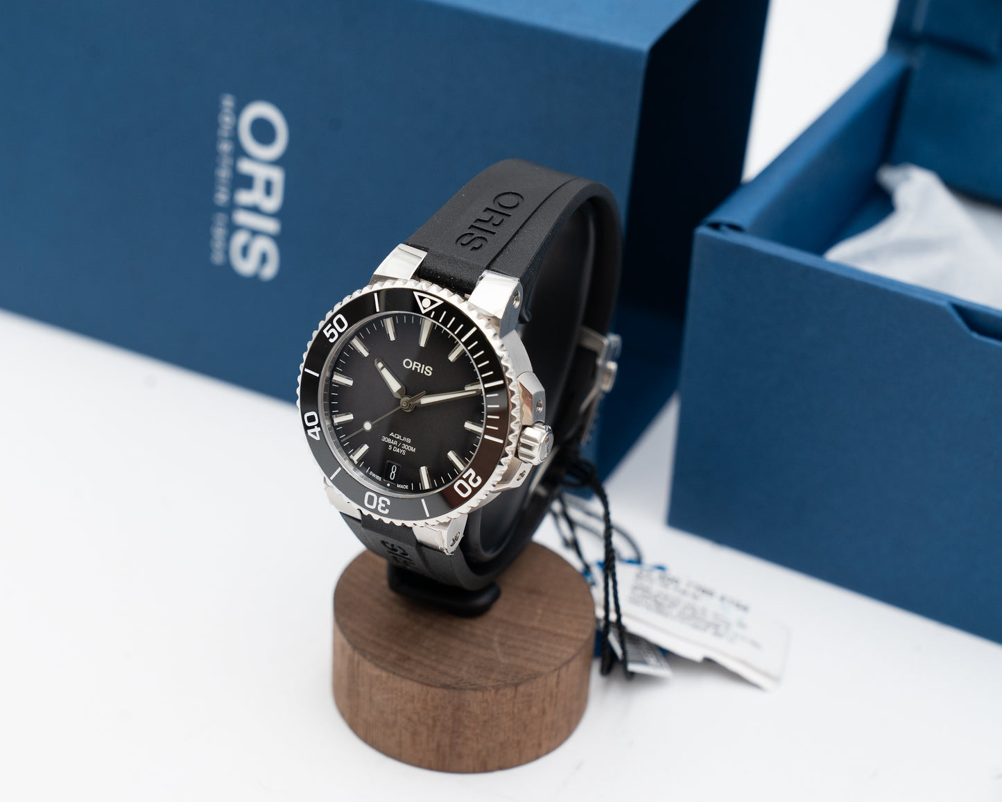 Oris Aquis Date Cal. 400 41.50mm 01 400 7769 4154-07 Black on Rubber ( $3,700 Retail )