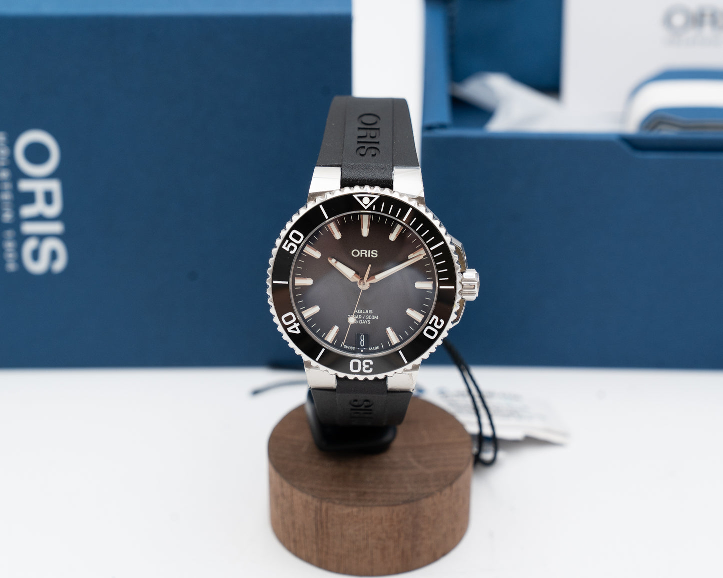 Oris Aquis Date Cal. 400 41.50mm 01 400 7769 4154-07 Black on Rubber ( $3,700 Retail )