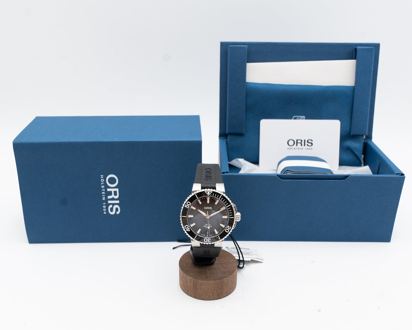 Oris Aquis Date Cal. 400 41.50mm 01 400 7769 4154-07 Black on Rubber ( $3,700 Retail )