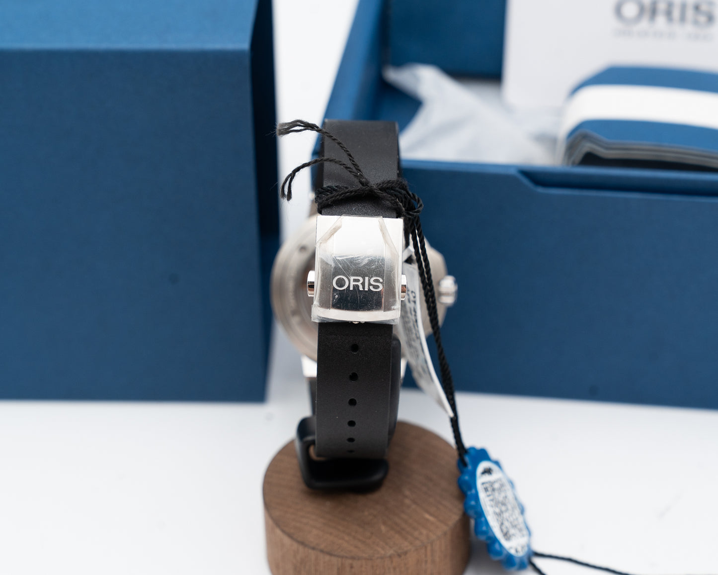 Oris Aquis Date Cal. 400 41.50mm 01 400 7769 4154-07 Black on Rubber ( $3,700 Retail )