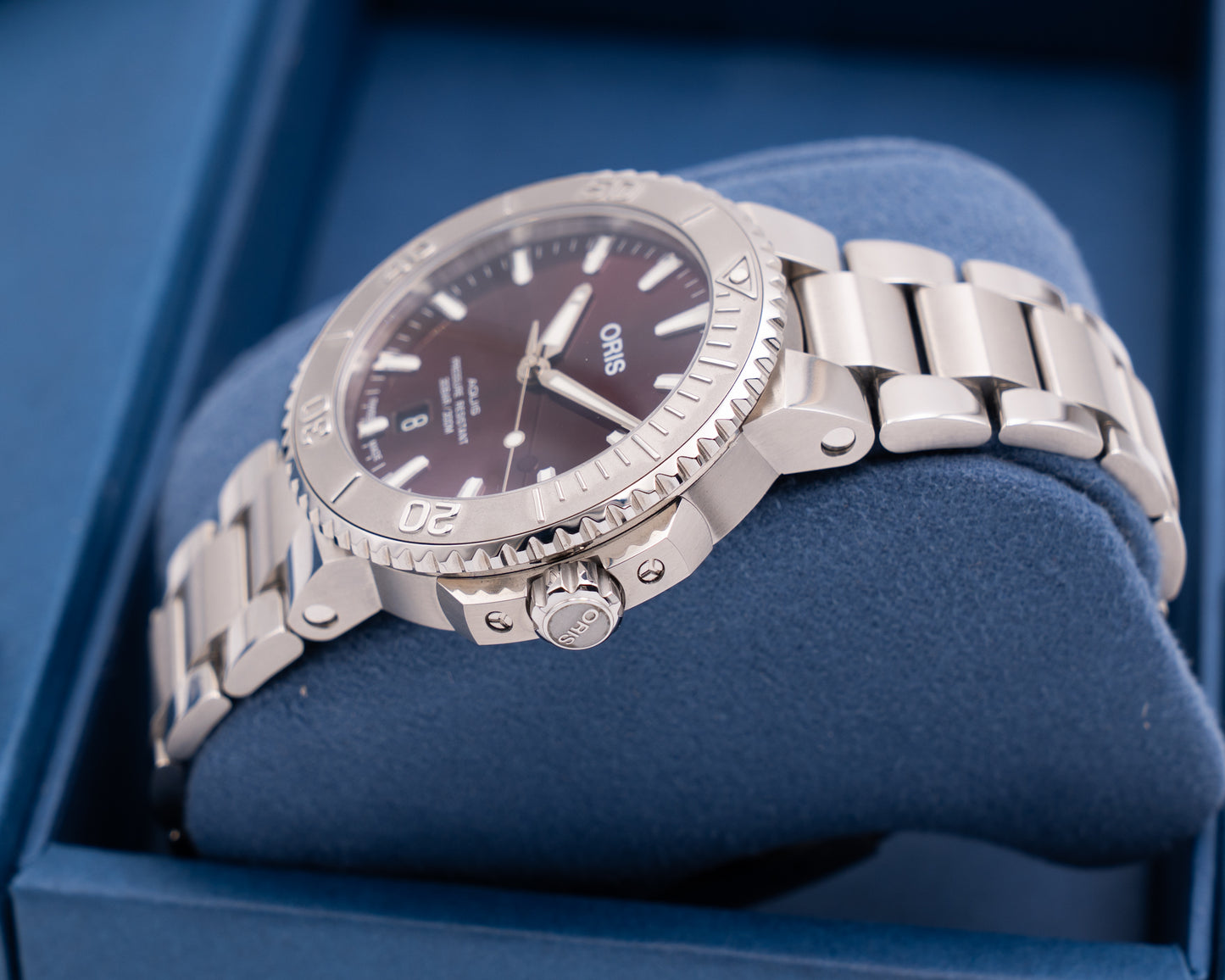 Oris Aquis Date Relief 41.5mm Cherry Red Dial Stainless Steel