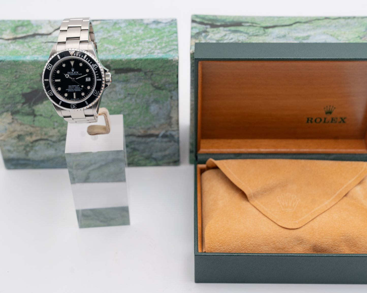 Rolex Seadweller 16600 40mm 4000ft Black No holes M serial 2008