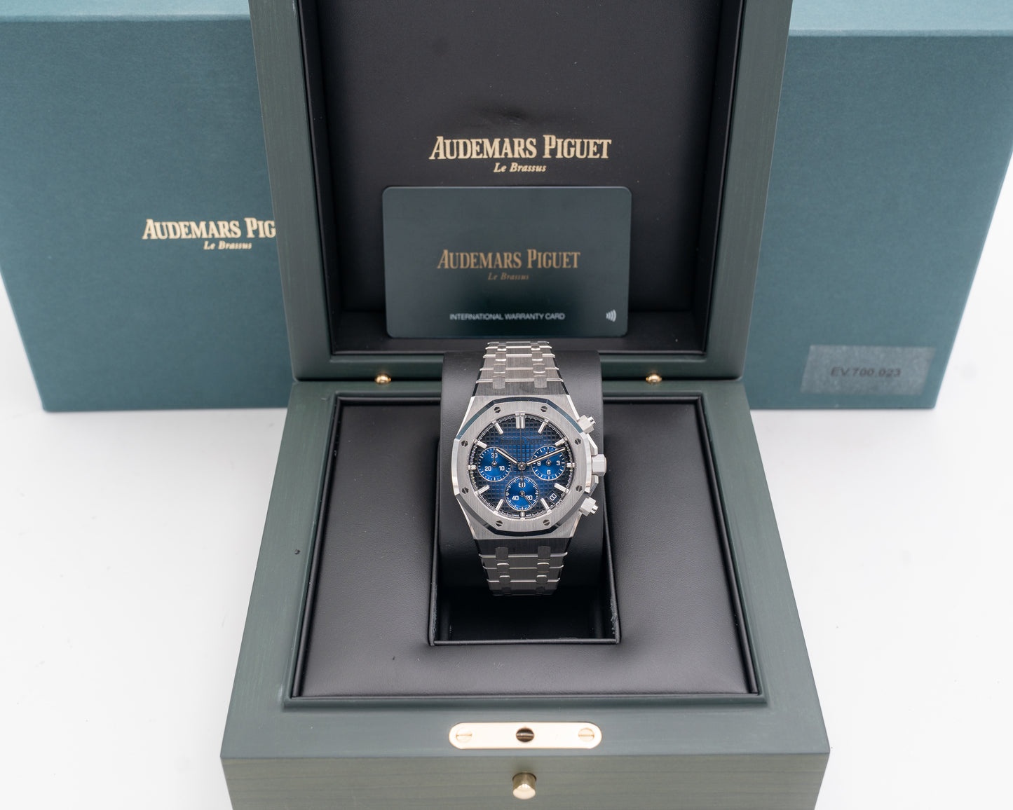 Audemars Piguet Royal Oak Selfwinding Chronograph 41mm 26240BC Blue Dial White Gold 2025