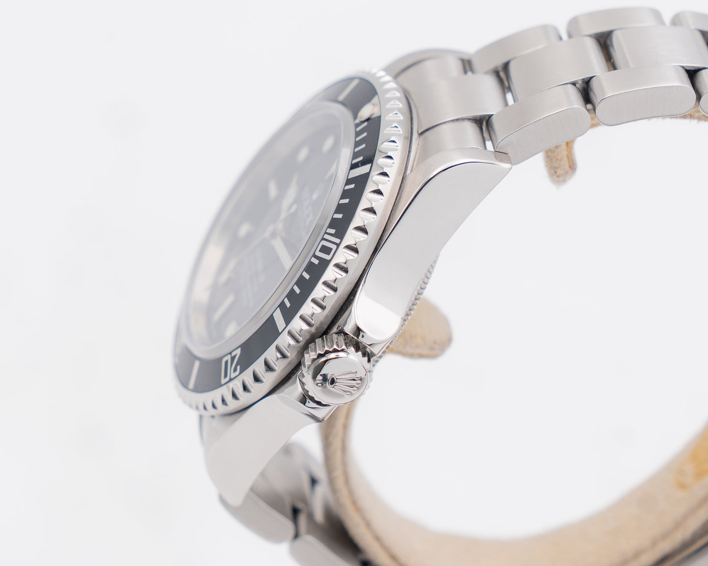 Rolex Seadweller 16600 40mm 4000ft Black No holes M serial 2008